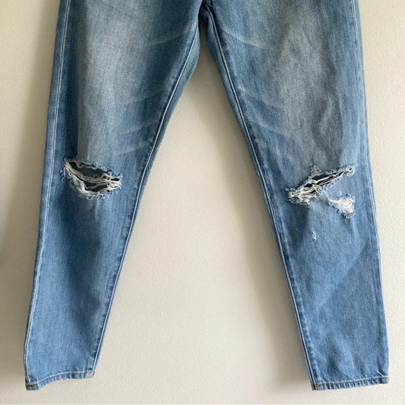 NWT AMERICAN Eagle Light Wash Girlfriend High Rise 100% Cotton Jeans  Size 0 Reg - Picture 4 of 13